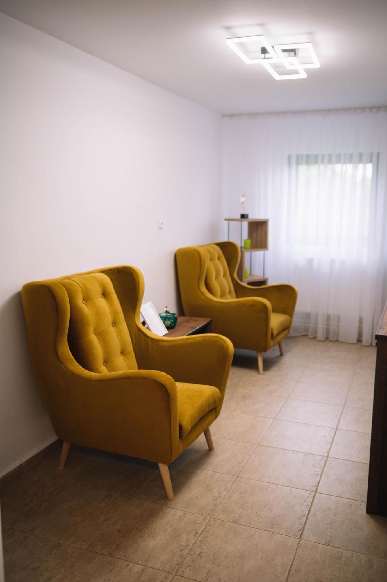 SocetCasa Vatra Sinteului - Cu Sala De Evenimente De Capacitate Mare - Se Inchiriaza Integral别墅 外观 照片